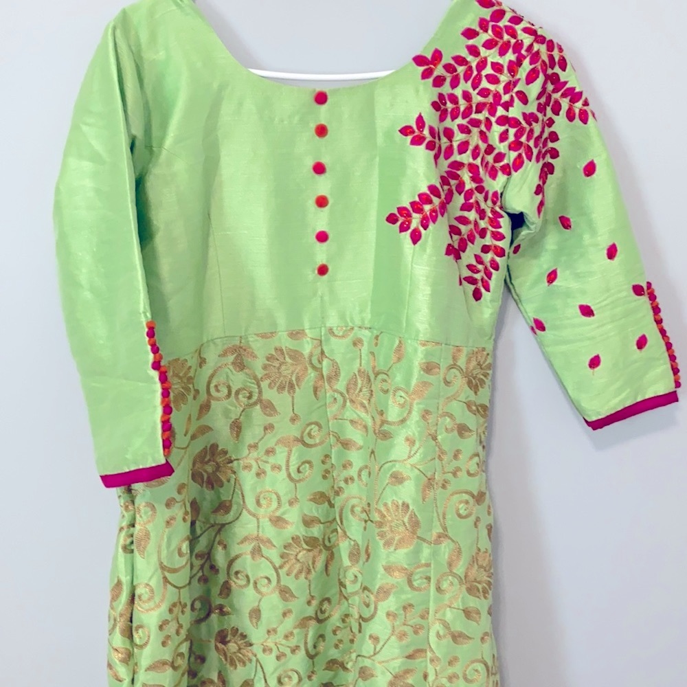 Indian Pakistani Gown. Original size 3xl but stitched for 2XL.